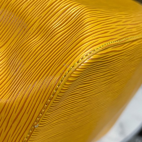 Vintage Louis Vuitton | Petit Noe Yellow EPI Bucket Bag - Picture 15 of 16